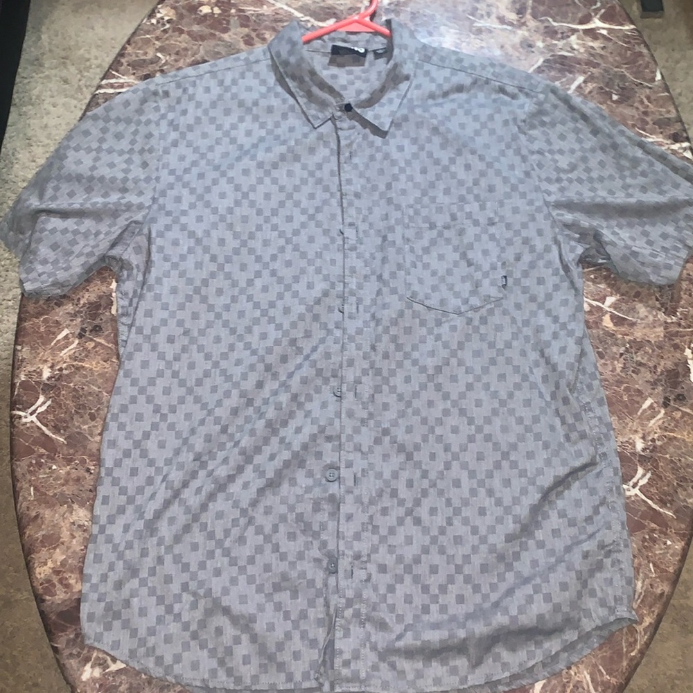 Van’s 90’s Short Sleeved Button Down Men’s size Large